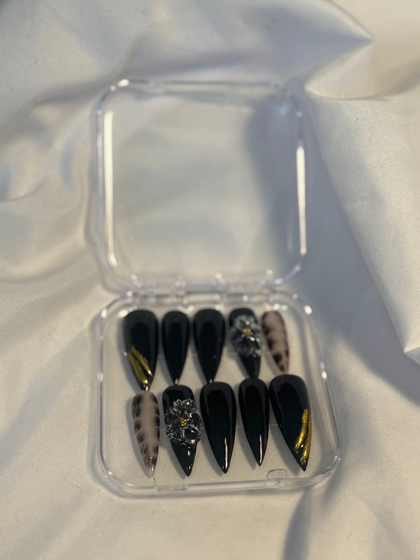 Press-on Nails - "Classy"