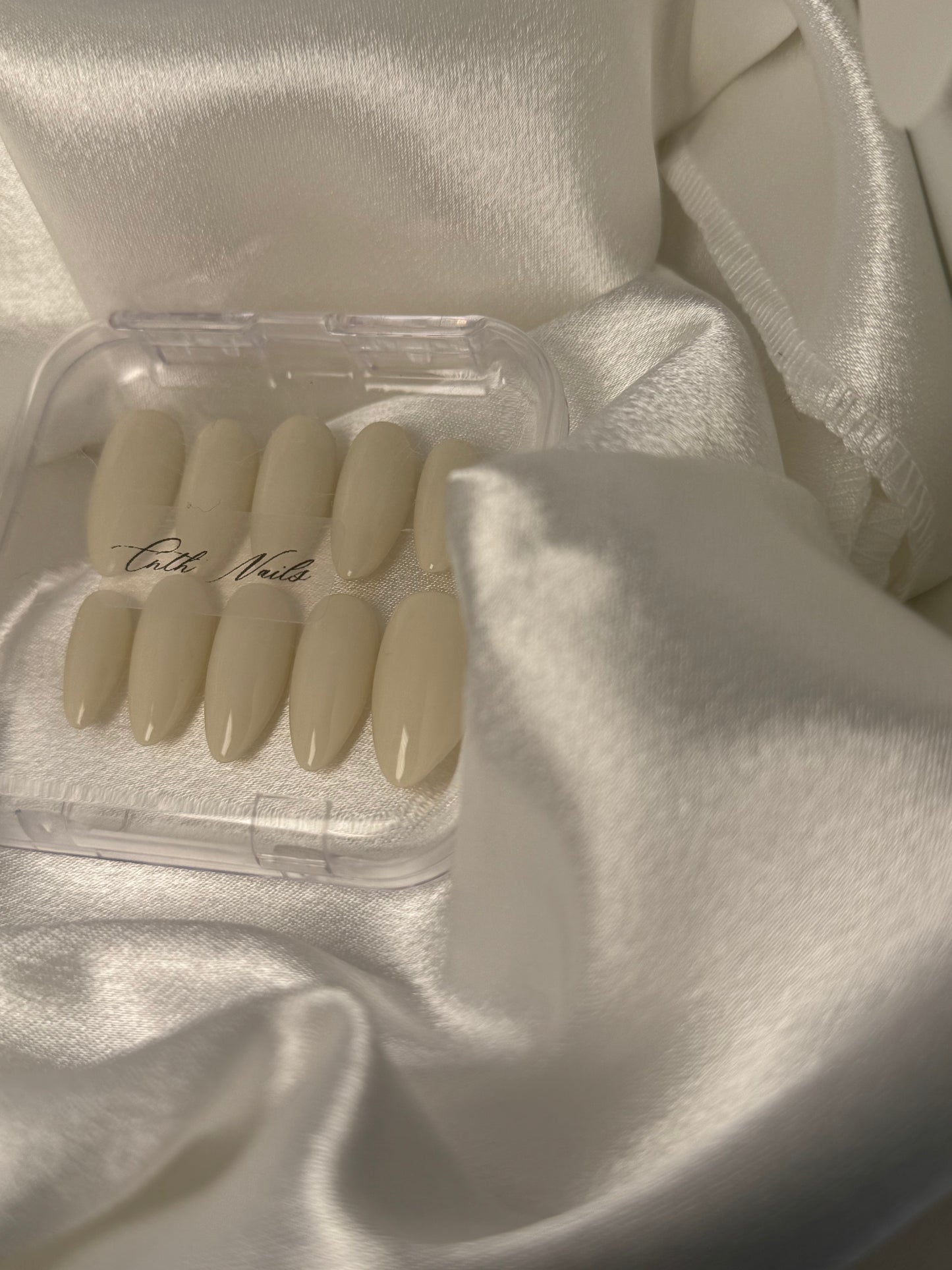 Press-On Nails - "Pearl"