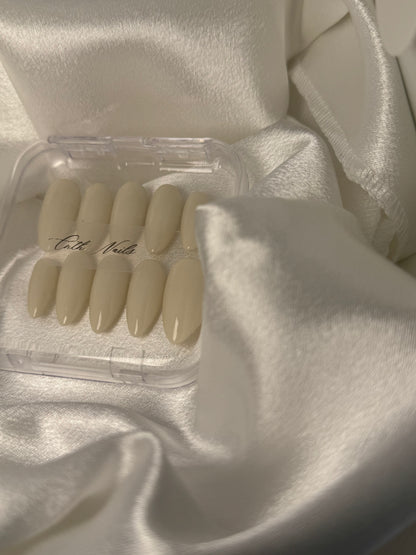 Press-On Nails - "Pearl"