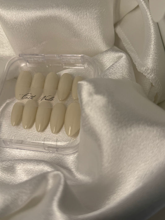 Press-On Nails - "Pearl"